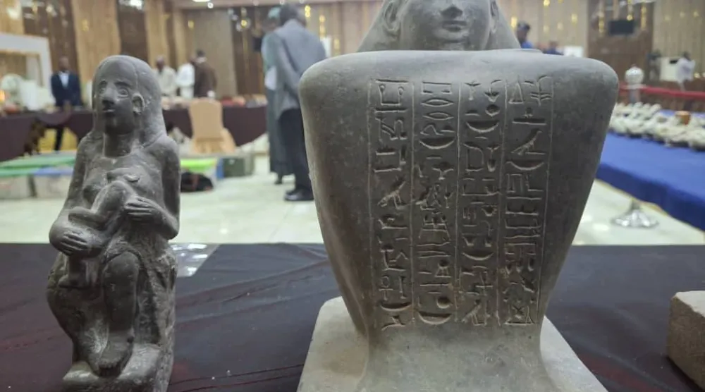 قطع أثرية يعود تاريخها إلى آلاف السنين سرقت من داخل المتحف القومي السوداني (الشرق الأوسط)