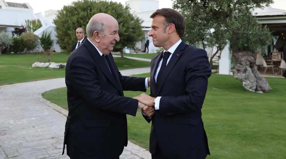 الرئيسان الجزائري والفرنسي على هامش قمة مجموعة السبع بإيطاليا يوم 13 يونيو 2024 (الرئاسة الجزائرية)