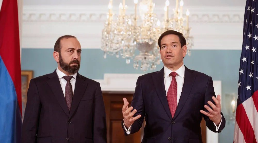 وزير الخارجية الأميركي ماركو روبيو خلال لقاء مع نظيره الأرميني أرارات ميرزويان (ا.ب)