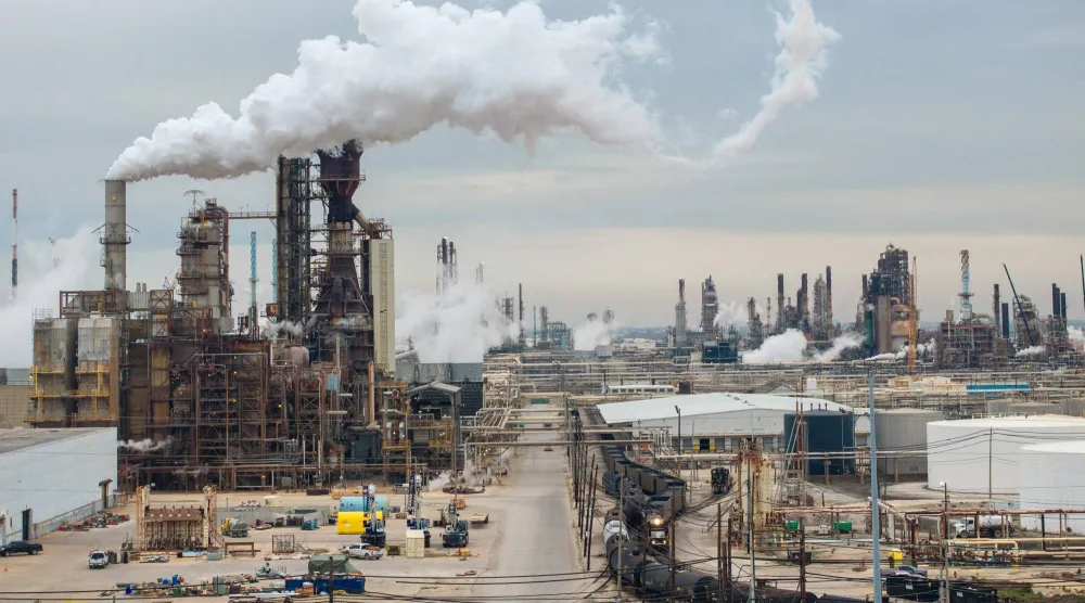 مصفاة «إكسون موبيل بايتاون» في تكساس (أ.ف.ب)