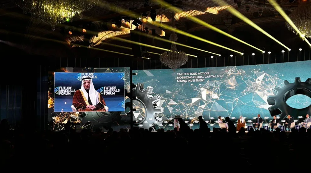 الفالح متحدثاً في جلسة خلال مؤتمر التعدين الدولي (الشرق الأوسط)