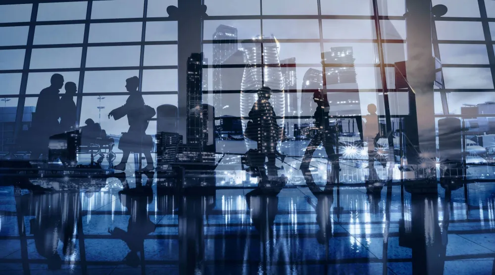 قفز الذكاء الاصطناعي من المركز العاشر إلى المركز الثاني بعد الجرائم الإلكترونية خلال العام الحالي بحسب المقياس السنوي للشركات (رويترز)