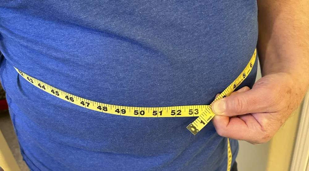 تجنّب الأطعمة فائقة المعالجة يمكن أن يعزّز فقدان الوزن (أ.ب)