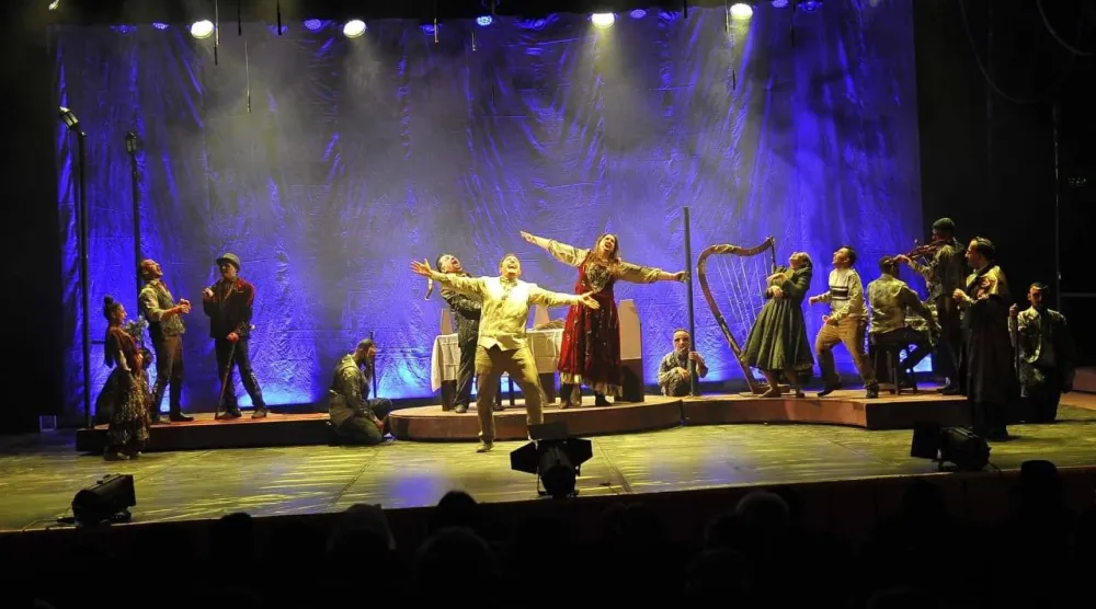 العرض ينافس على جوائز مهرجان المسرح العربي (إدارة المهرجان)