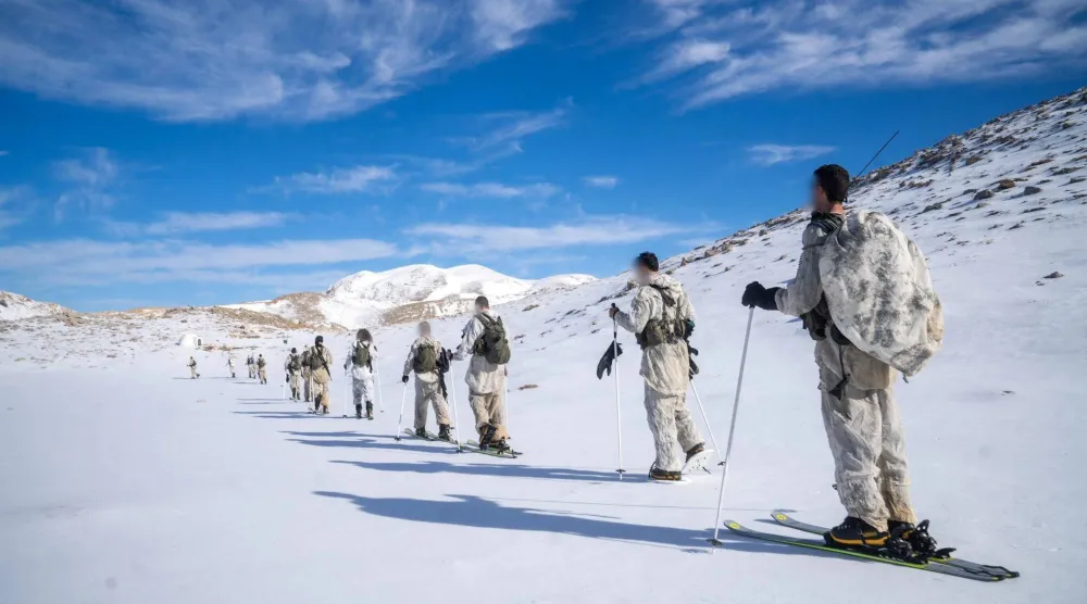 عناصر من وحدة الاحتياط الإسرائيلية الخاصة «جبال الألب» خلال تدريبات في جبل الشيخ بسوريا (الجيش الإسرائيلي)
