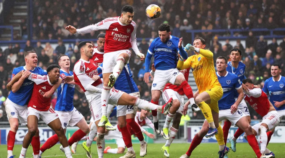 غابرييل مارتينيلي وهدفه الثاني ضمن «ثلاثيته» في شباك بورنموث (رويترز)