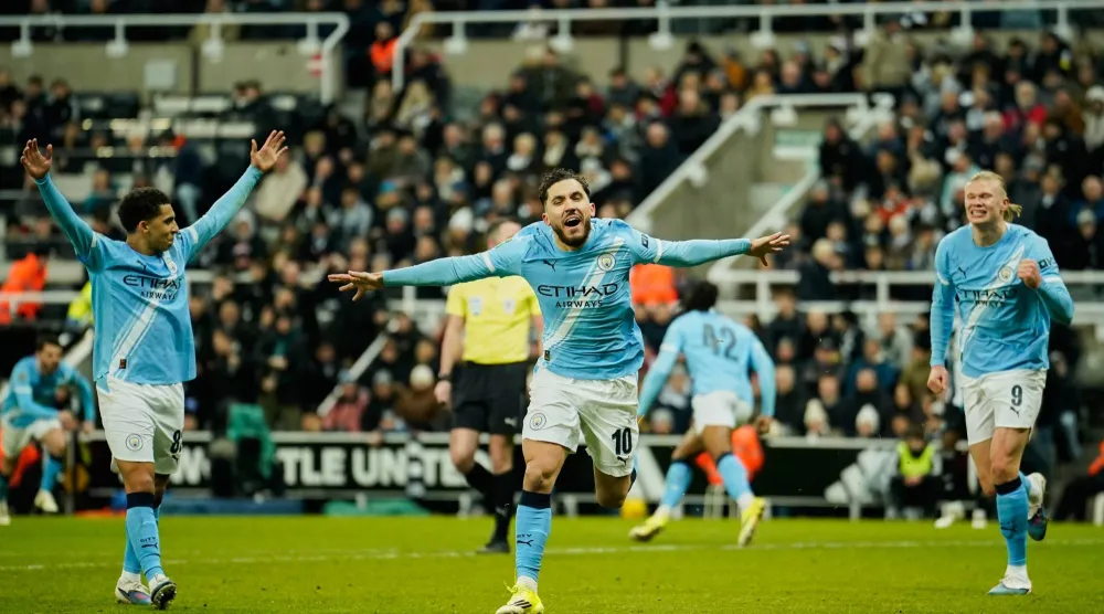 شرقي وفرحة هزّ شباك نيوكاسل في كأس رابطة الأندية الإنجليزية المحترفة (أ.ب)