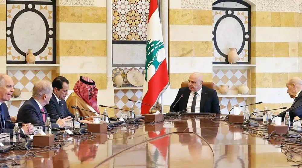 Lebanese President Joseph Aoun chairs a meeting with representatives of the “Quintet” at the Presidential Palace in Beirut (AFP). 