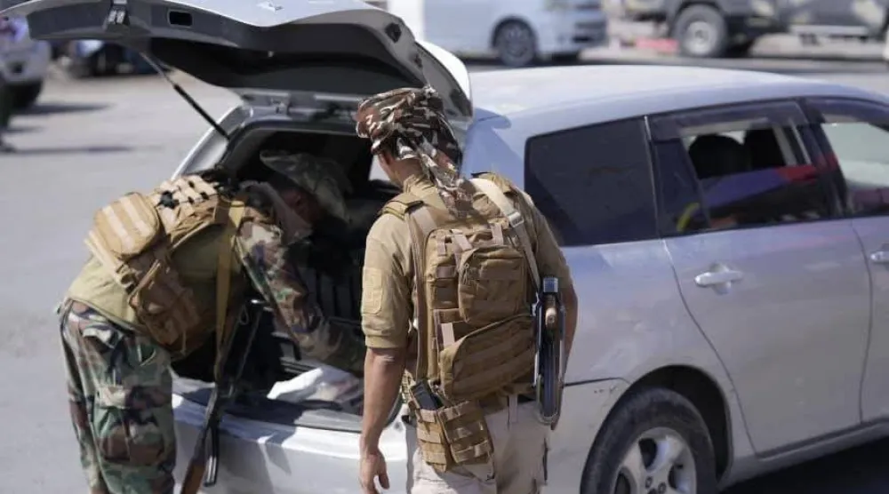 حملات أمنية لمنع حمل السلاح في الأماكن العامة بحضرموت والمهرة (إعلام حكومي)