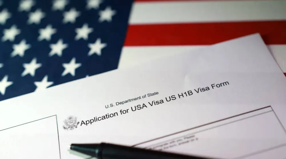 اقتصار تعليق التأشيرات على طلبات اللجوء يطمئن العاملين في المجال السياحي المصري (رويترز)