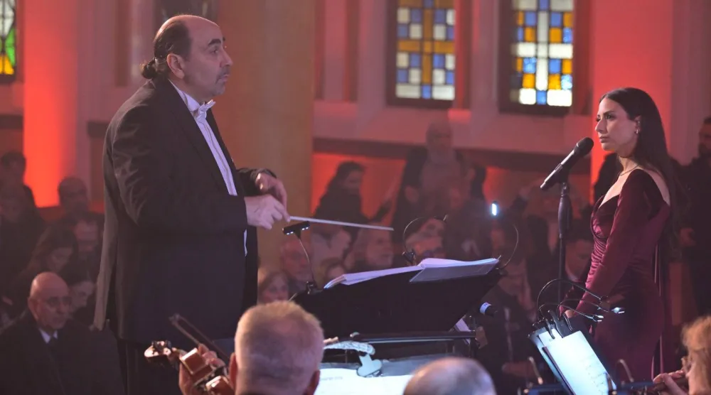 «أسافر وحدي ملكاً» من تأليف أسامة الرحباني وإخراجه (الشرق الأوسط)