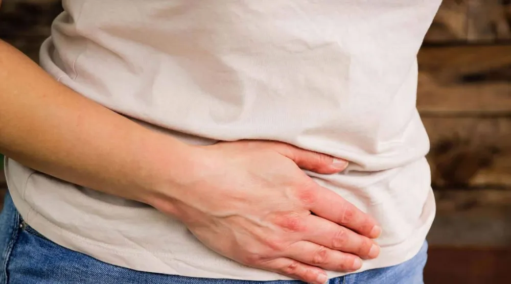 شخص يتألم (رويترز)