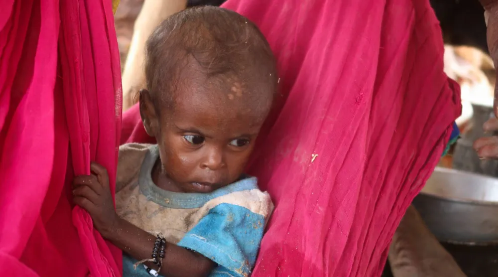 أطفال السودان ضحايا الحرب والأوبئة والجوع (رويترز)