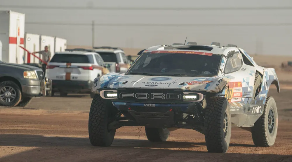 متسابق لدى وصوله نهاية المرحلة من بيشة إلى الحناكية (الشرق الأوسط)