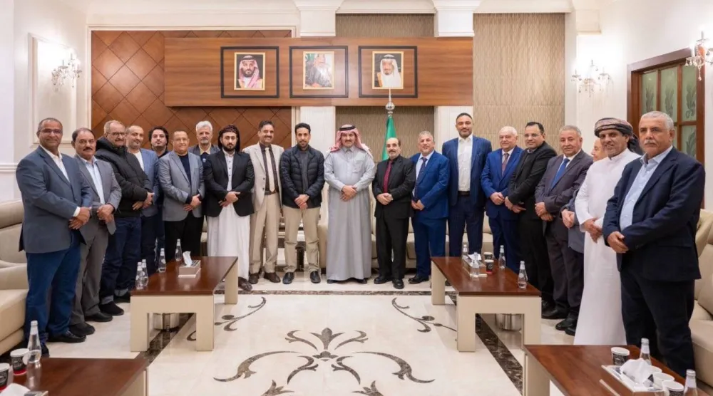 السفير السعودي محمد آل جابر لدى لقائه الوفد الجنوبي اليمني في الرياض الأسبوع الماضي (حسابه على منصة إكس)