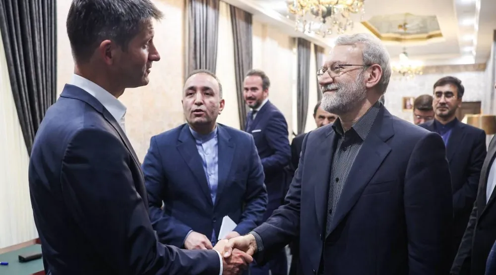 لاريجاني يلتقي مستشار الأمن القومي ونائب وزير الخارجية السويسري غابرييل لوشينغر بطهران في أغسطس الماضي (جماران)