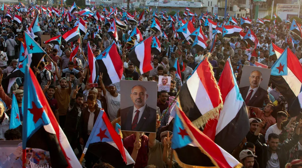 حشد سابق في عدن دعا له المجلس الانتقالي الجنوبي المنحل (رويترز)