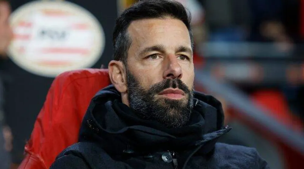 رود فان نيستلروي مساعداً لكومان في تدريب هولندا (رويترز)