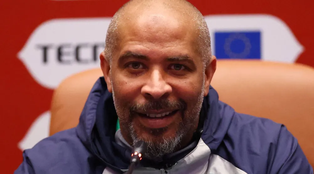 المدرب المالي للمنتخب النيجيري لكرة القدم إريك شيل (رويترز)