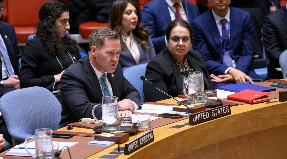 المندوب الأميركي لدى الأمم المتحدة مايك والتز متحدثاً في جلسة مجلس الأمن حول الاحتجاجات بإيران (صور الأمم المتحدة)