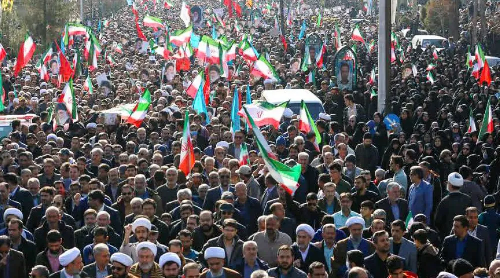 احتجاجات إيران: أميركا تُعزِّز وجودها العسكري... والضغوط الدولية تتزايد (تغطية حية)