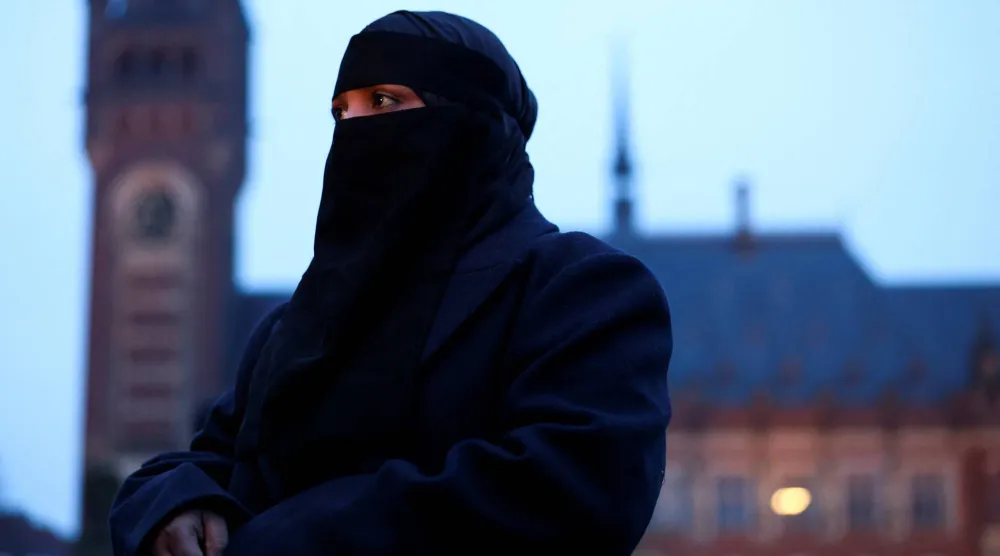 مئات الآلاف من الروهينغا فروا من أعمال العنف التي ارتكبها جيش ميانمار (رويترز)