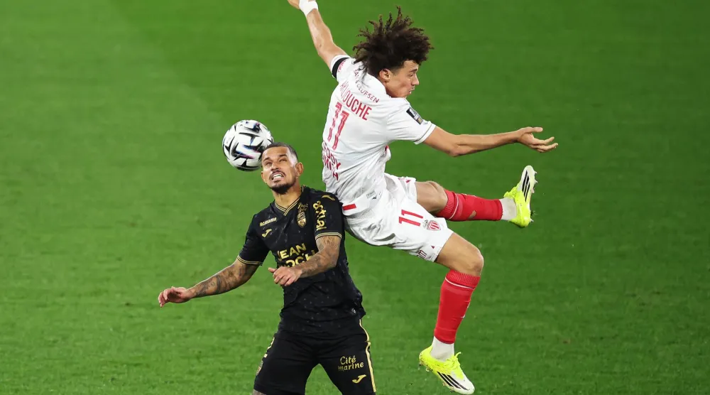 من المباراة التي جمعت موناكو ولوريان (أ.ف.ب)