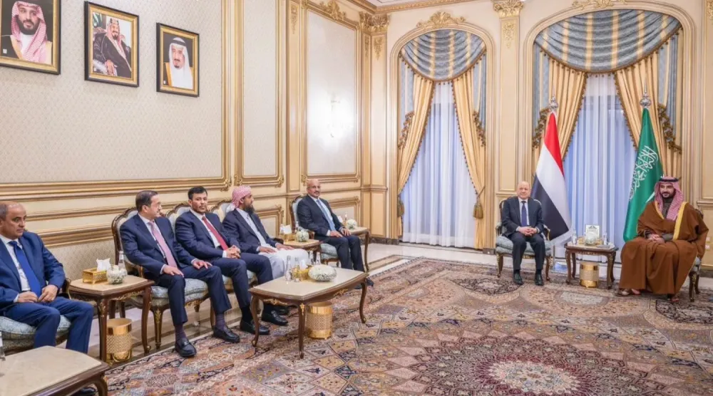 Yemen Cumhurbaşkanlığı Liderlik Konseyi üyeleri, Suudi Arabistan Savunma Bakanı Halid bin Selman ile bir görüşmede (Saba)