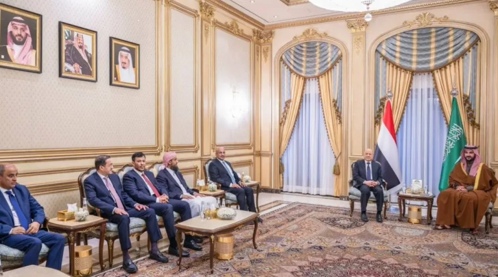 Members of Yemen’s Presidential Leadership Council meet with the Saudi Defense Minister. Saba