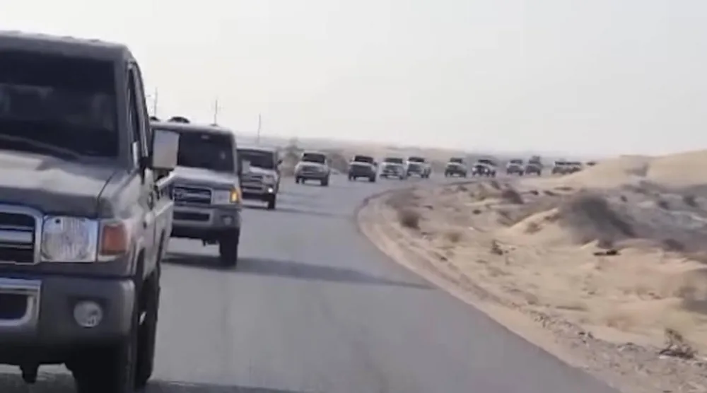 وحدات من قوات «درع الوطن» خلال انتشارها في المهرة شرق اليمن (إعلام محلي)