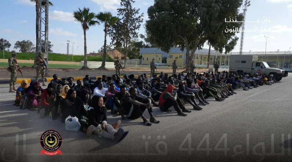 مهاجرون سريون بأحد مراكز احتجاز اللاجئين في طرابلس (جهاز الأمن)