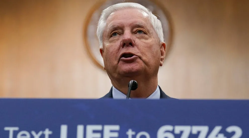 عضو مجلس الشيوخ الأميركي ليندسي غراهام (رويترز)