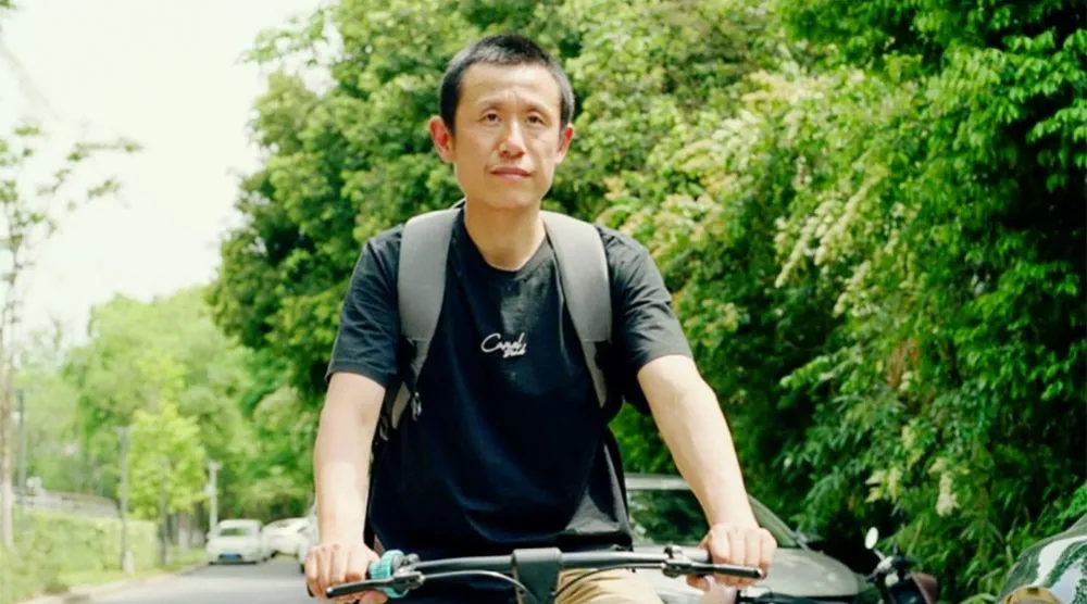 «حياتي كعامل توصيل في بكين» تكشف الوجه المظلم للمعجزة الاقتصادية