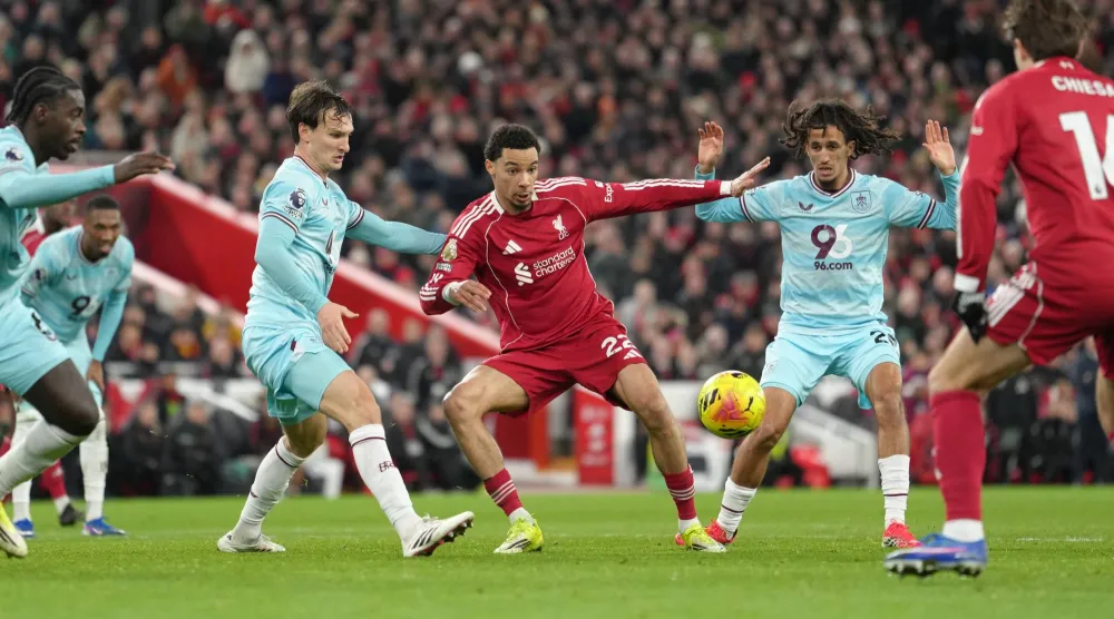 ليفربول اكتفى بالتعادل مع ضيفه بيرنلي (أ.ب)