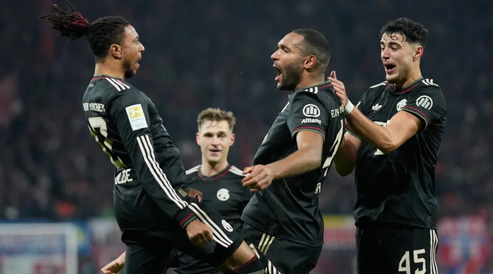 فرحة لاعبي البايرن بأحد أهدافهم في شباك لايبزغ (أ.ب)