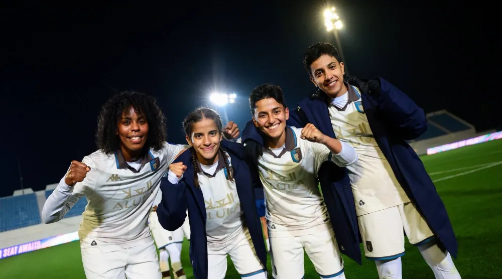 لاعبات العلا يحتفلن بالفوز الكبير (الشرق الأوسط)