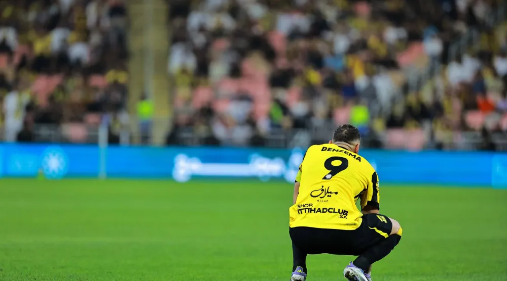 بنزيمة متاثرا بعد الخسارة الأخيرة أمام الاتفاق (تصوير: محمد المانع)