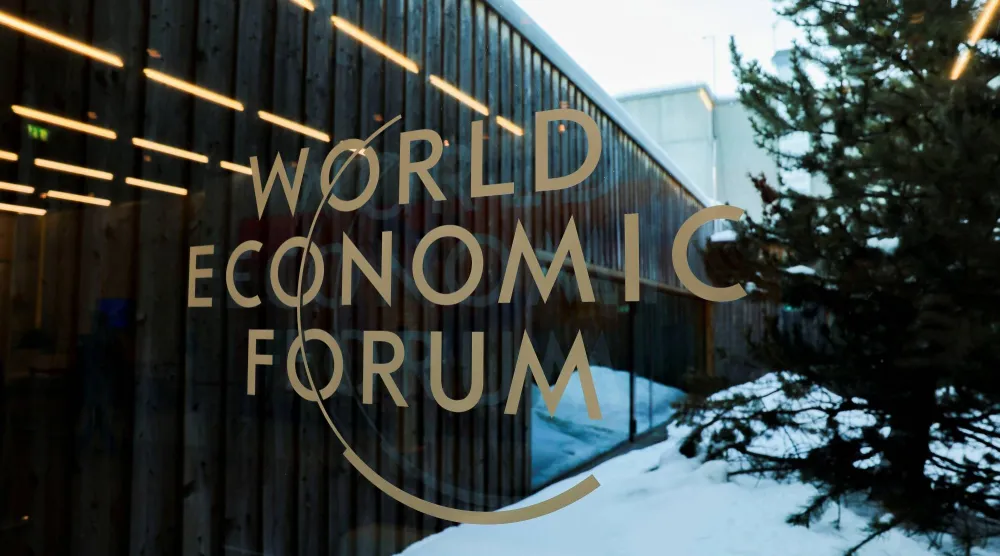 مركز مؤتمرات دافوس قبيل انعقاد المنتدى الاقتصادي العالمي (رويترز)