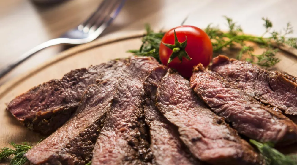 تناول كميات معتدلة من اللحم البقري قليل الدهن يمكن أن يكون مفيداً لتعزيز الحيوية والنشاط (جامعة بنسلفانيا)