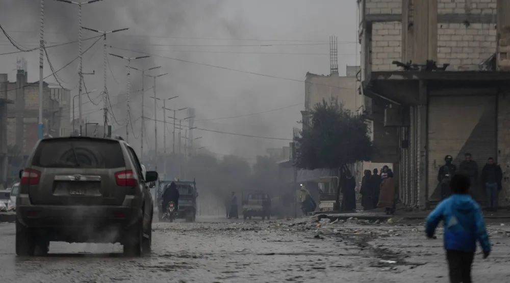 صورة عامة لمدينة الطبقة في ريف الرقة بعد سيطرة الجيش السوري عليها (د.ب.أ)