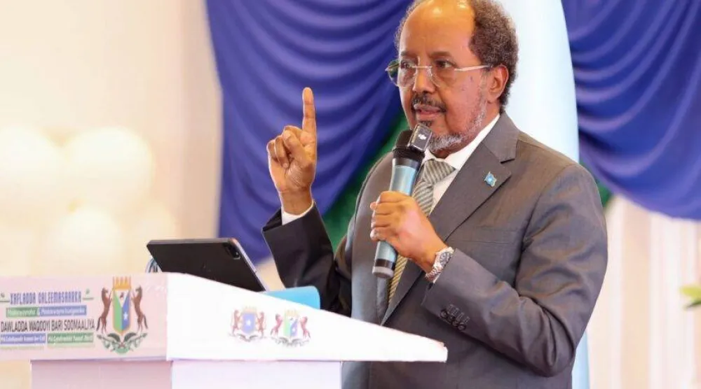 الرئيس الصومالي يشارك في مراسم تنصيب رئيس ولاية شمال شرق (وكالة الأنباء الصومالية)