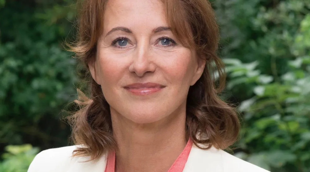 الوزيرة الفرنسية السابقة ورئيسة «جمعية فرنسا - الجزائر» الحالية سيغولين روايال (حسابها الخاص بالإعلام الاجتماعي)