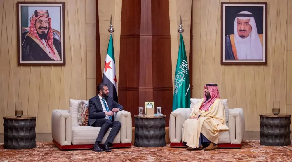 ولي العهد السعودي الأمير محمد بن سلمان خلال لقاء سابق مع الرئيس السوري أحمد الشرع في الرياض (واس)