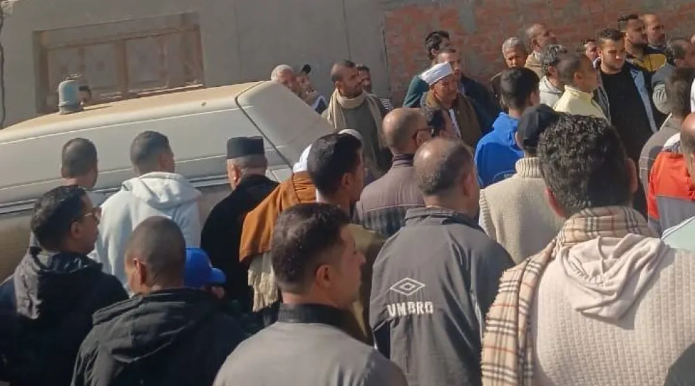 جانب من جنازة الأشقاء الخمسة ببنها (الشرق الأوسط)