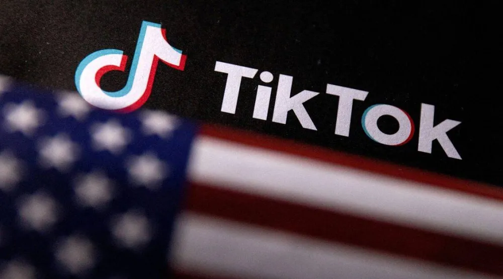 شعار "تيك توك" (رويترز)