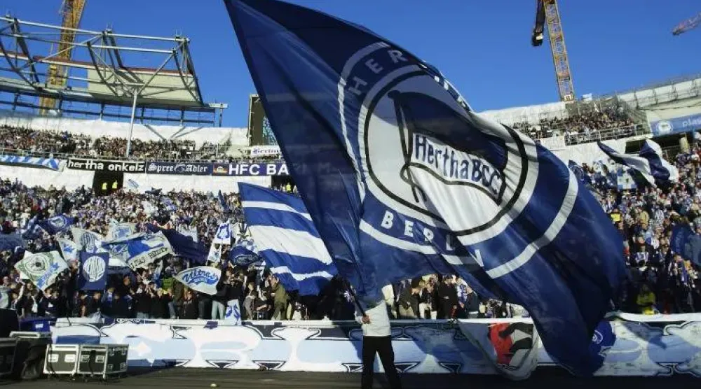مشجعو هيرتا برلين اشتبكوا مع الشرطة الألمانية (نادي هيرتا برلين)