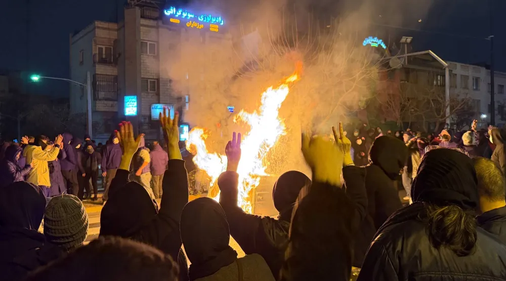جانب من الاحتجاجات في إيران (أ.ب)
