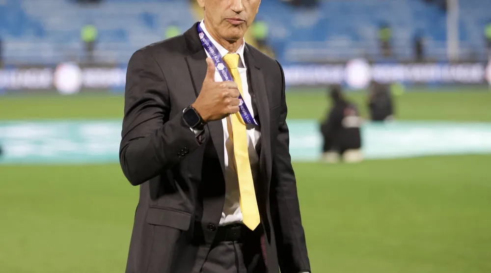 البرازيلي بريكليس شاموسكا المدير الفني لفريق التعاون (تصوير: نايف العتيبي) 