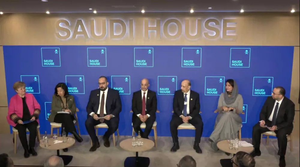 جلسة خاصة بالسعودية في «البيت السعودي» (الشرق الأوسط)