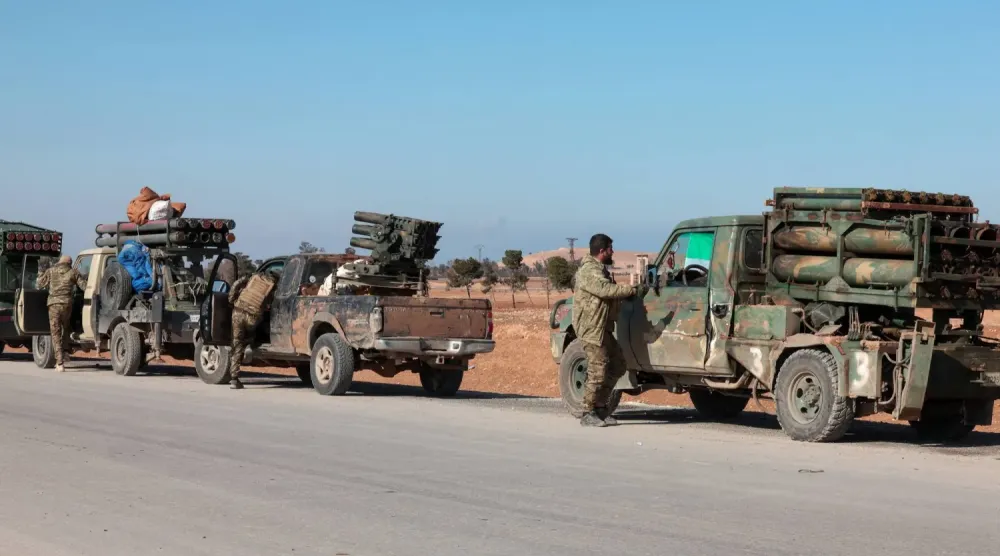 Stratejik öneme sahip Tabka şehrini ele geçiren Suriye ordusuna ait birlikler (Reuters)